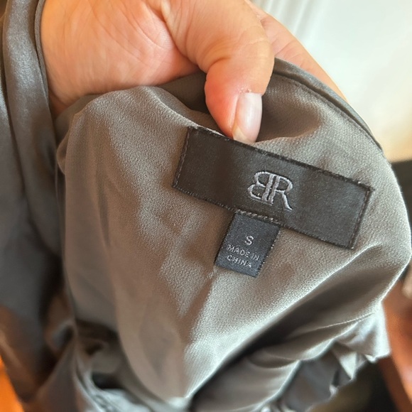 BANANA REPUBLIC CHARCOAL GRAY SILK TANK - Picture 3 of 4